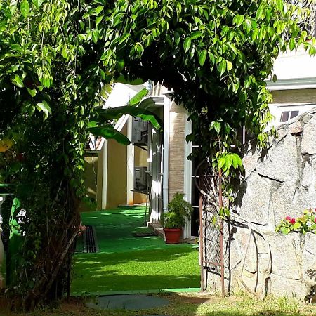 빅토리아 Hibiscus House Seychelles Self Catering 아파트 외부 사진