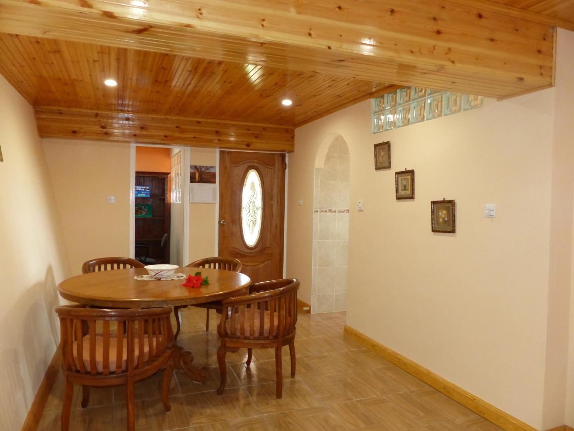 빅토리아 Hibiscus House Seychelles Self Catering 아파트 외부 사진