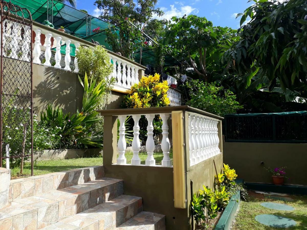 빅토리아 Hibiscus House Seychelles Self Catering 아파트 외부 사진